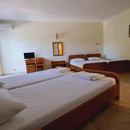 Hotel Artemis 3*