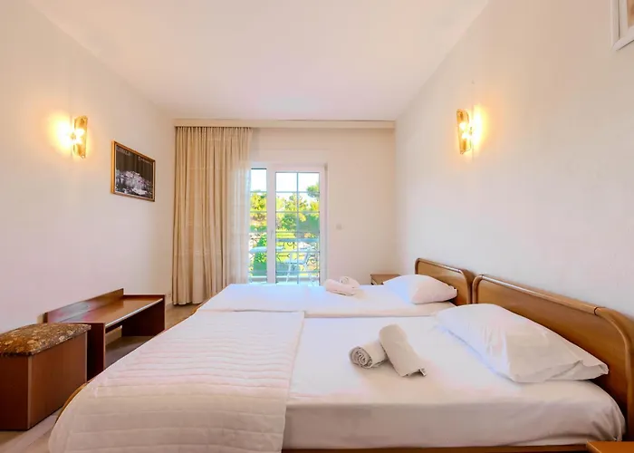 Otel Artemis Prínos